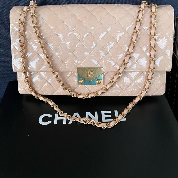 ❤️‍🔥CHANEL ❤️‍🔥QUILTED CRINKLED PATENT LEATHER CLASSIC JUMBO SINGLE FLAP BAG - Picture 2 of 15